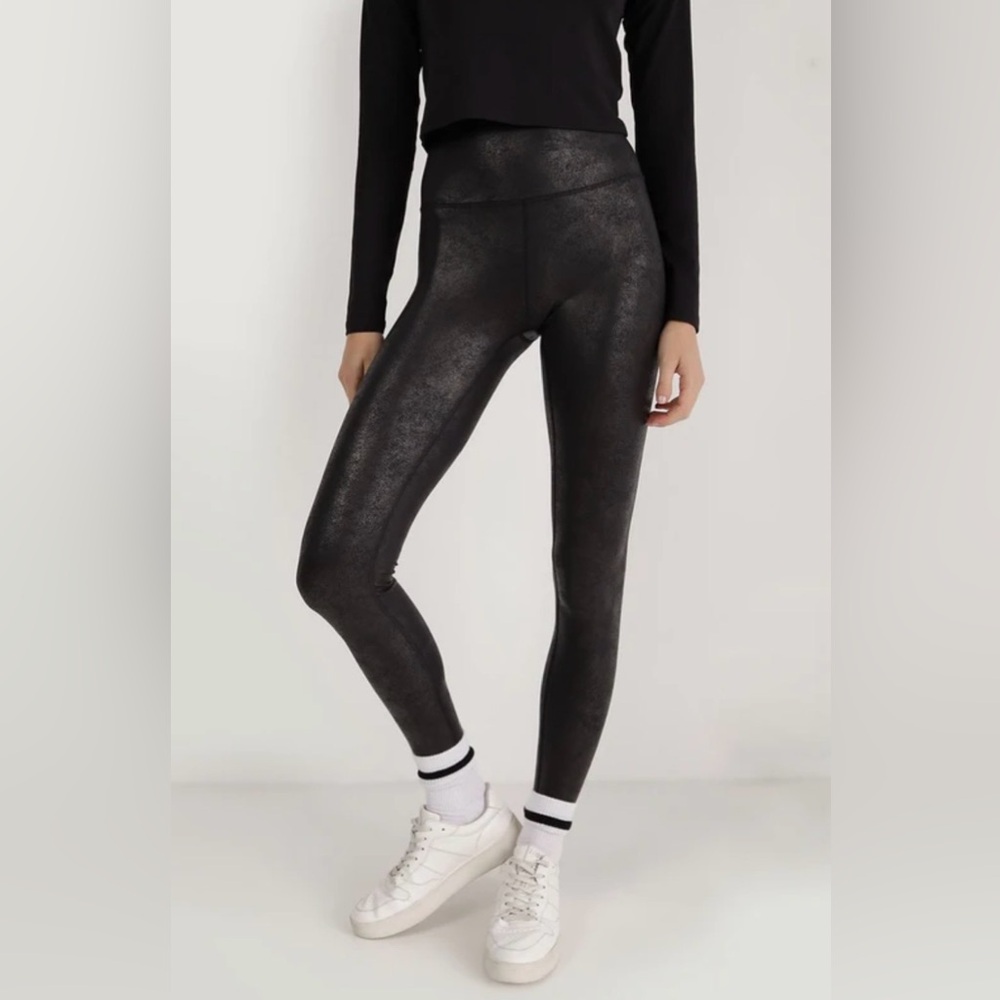 Aerie Offline Hugger Black High-Waisted Leggings Pants Crackle Shine Sz S